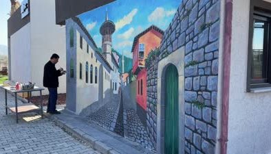 Atölyesi yıkılan Hataylı ressam Kültür ve Sanat Çarşısı sayesinde mesleğine döndü
