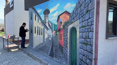 Atölyesi yıkılan Hataylı ressam Kültür ve Sanat Çarşısı sayesinde mesleğine döndü