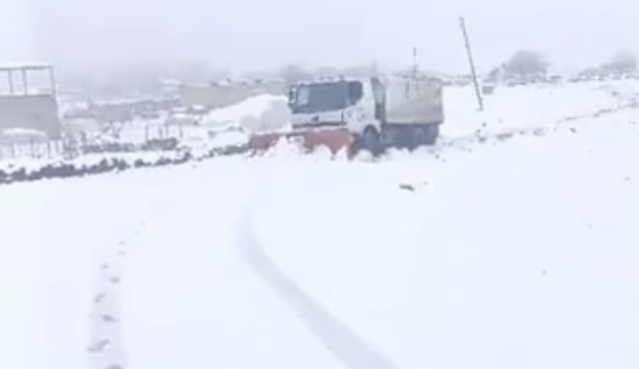 Bağlar Belediyesi ekipleri kırsal mahallelerde kar temizleme çalışmalarını sürdürüyor