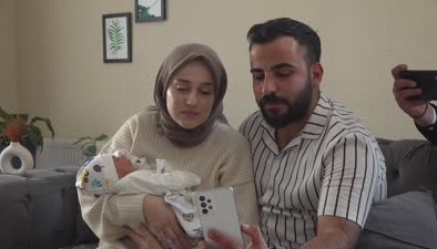 Bakan Göktaş, Aile ve Gençlik Fonu ile yuva kurup bebek sahibi olan çifti tebrik etti