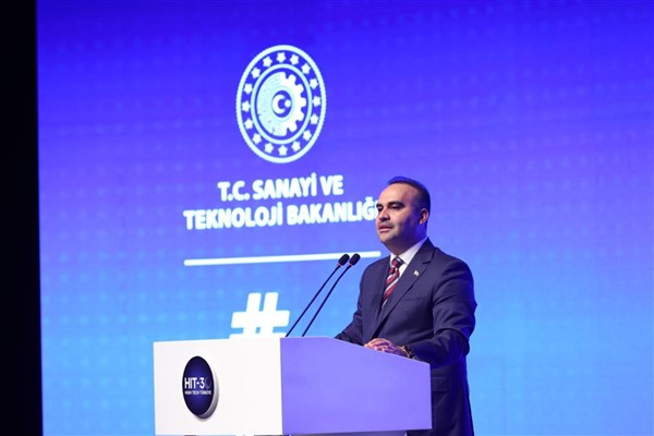 Bakan Kacır, sanayi ve ekonomi için temaslarda bulundu