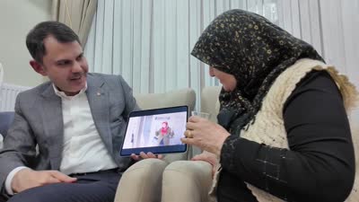 Bakan Kurum, 75 yaşındaki depremzedeyi yeni evinde ziyaret etti