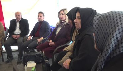 Diyarbakır’da bazı belediyelerde işten çıkarılan işçilerin eylemi sürüyor