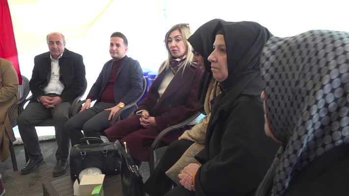 Diyarbakır’da bazı belediyelerde işten çıkarılan işçilerin eylemi sürüyor