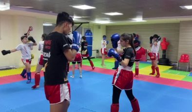 Kick boksa bir yıl önce başladı, Türkiye ikincisi oldu