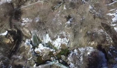 Sızır Şelalesi’nde 4 metrelik buz sarkıtları oluştu
