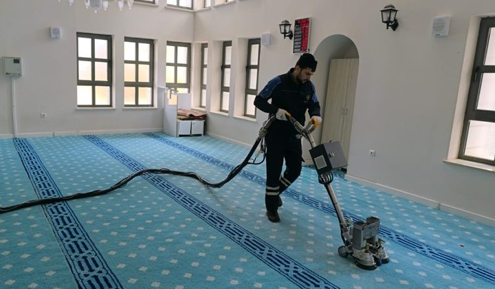 Camilerde Ramazan temizliği başladı