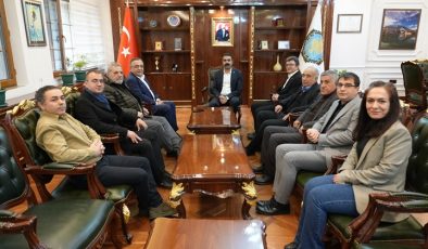 CHP heyeti Büyükşehir Belediyesini ziyaret etti
