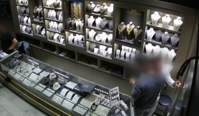 Çalıştığı kuyumcudan yaklaşık 3 kilogram altın çalan zanlı tutuklandı