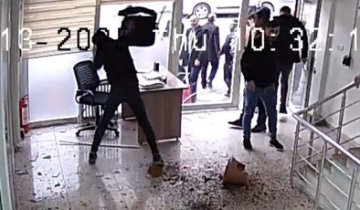 Çınar’da kaçak elektrik gerilimi, Dicle Elektrik binası saldırıya uğradı