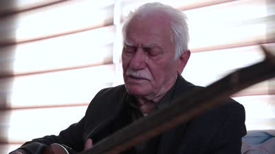 Çocukken eline aldığı sazı 70 yıldır çalıyor