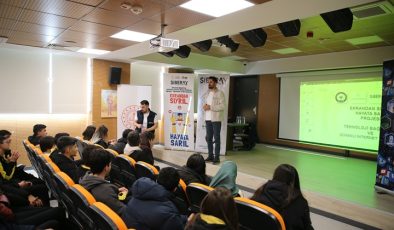 Diyarbakır’da öğrenciler teknoloji ve internet kullanımı konusunda bilinçlendiriliyor