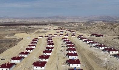 Darende ilçesinde yükselen afet konutları dronla görüntülendi