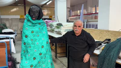 Denizlili tekstilci Afrika’nın geleneksel kıyafetlerini üretiyor
