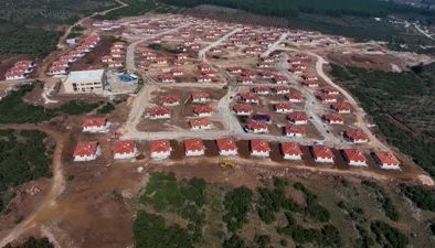 Deprem bölgesinde tamamlanan 32 bin köy konutu hak sahiplerine teslim edildi