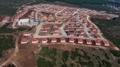 Deprem bölgesinde tamamlanan 32 bin köy konutu hak sahiplerine teslim edildi