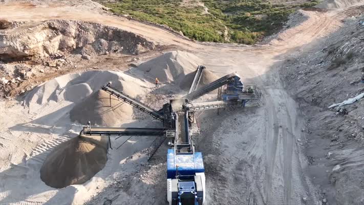 Deprem enkazından ayrıştırılan malzemeler, geri dönüşüme kazandırılıyor