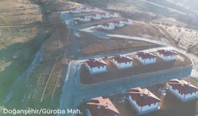 Depremin yıktığı mahallede yaşam yeniden başladı