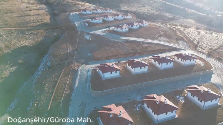 Depremin yıktığı mahallede yaşam yeniden başladı