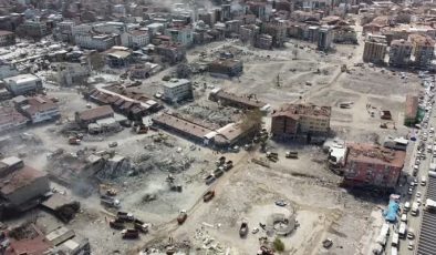 Deprem sonrası Malatya’da yükselen çarşı dronla kaydedildi
