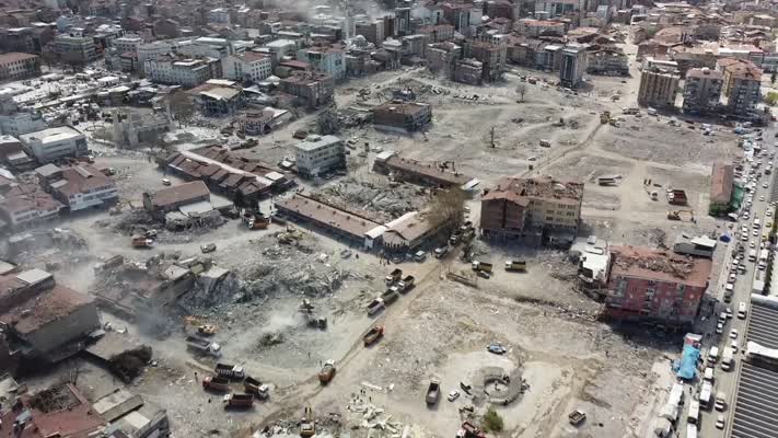 Deprem sonrası Malatya’da yükselen çarşı dronla kaydedildi