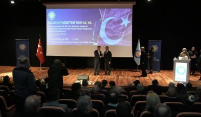 Dicle Üniversitesi, emektar akademisyen ve personeli onurlandırdı