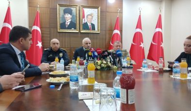 Diyarbakır Valisi Zorluoğlu’ndan Büyükşehir Belediyesi’ne tuvalet açıklaması