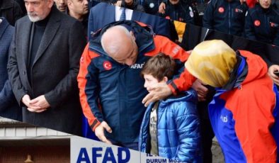 Diyarbakır’da 6 Şubat depremlerinde hayatını kaybedenler anıldı
