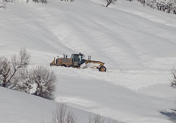 Diyarbakır’da 61 mahallede kapanan yollar ulaşıma açıldı