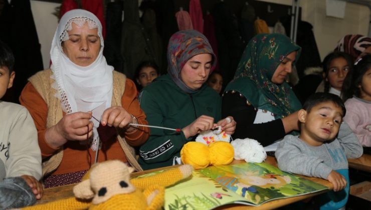 Diyarbakır’da anneler, hikaye kahramanlarını ilmek ilmek örüyor