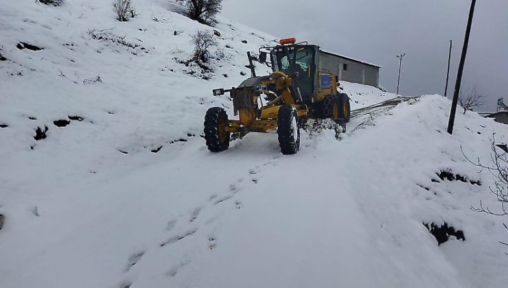 Diyarbakır’da karla mücadele, 165 km yol açıldı