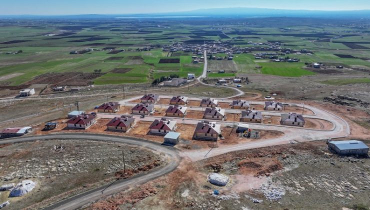 Diyarbakır’da,Kırsaldaki afetzedeler yeni yuvalarında mutluluğu yaşıyor