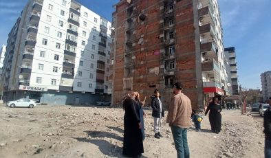 Diyarbakır’da yıkım mağdurları çaresiz: Hem tehlike hem hırsız korkusu