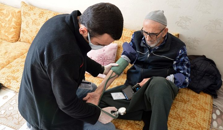 290 kişiye evde sağlık ve bakım hizmeti verildi