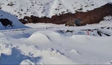 Elazığ’da 17 yerleşim yeri ulaşıma kapandı