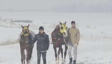 Erzurum’da kar üstünde heyecan dolu at yarışı
