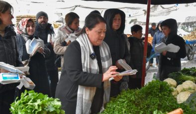 Eş Başkan Ayaz, pazarcılara Kürtçe etiketler dağıttı