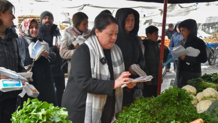 Eş Başkan Ayaz, pazarcılara Kürtçe etiketler dağıttı