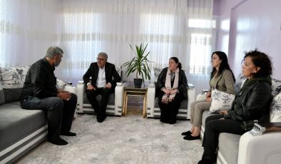 Eş Başkanlardan Rojin Kabaiş’in ailesine destek ziyareti