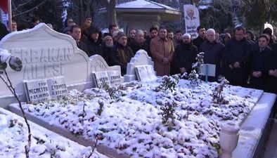 Eski başbakanlardan Necmettin Erbakan kabri başında anıldı