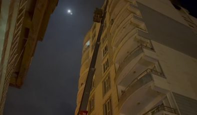 Siirt’te yangında mahsur kalanlar nakliye asansörleriyle kurtarıldı