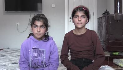 Farklı göz renkleri olan kız kardeşler görenleri şaşırtıyor