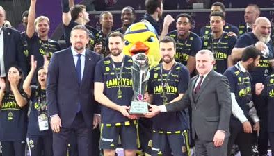 Fenerbahçe Beko, Türkiye Kupası’nı kaldırdı, coşku dorukta