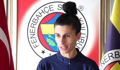 Fenerbahçe Kaptanı Yağmur Uraz, 300 gole ulaşmanın sevincini yaşıyor