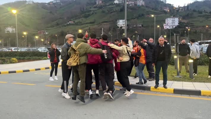 Galatasaray, Rize’ye ulaştı, taraftardan coşkulu karşılama