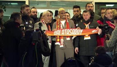 Galatasaray’ın yeni transferi Mario Lemina İstanbul’da coşkuyla karşılandı