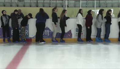 Üniversiteliler Erzurum’da buz pateni, kayak ve curling heyecanını yaşadı