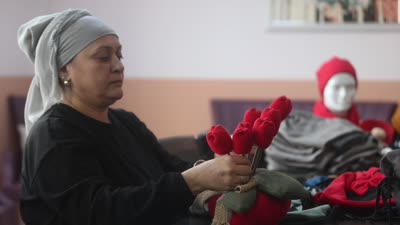 Geri dönüşüm malzemeleri kadınların ellerinde çeşitli ürünlere dönüşüyor