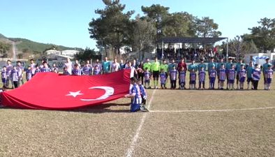 Gol rekortmeni amatör futbol takımının maçları şenlik havasında geçiyor