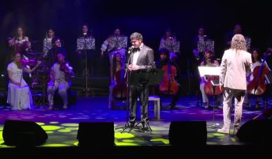 Hakan Taşıyan ve senfoni orkestrasından Müslüm şarkıları